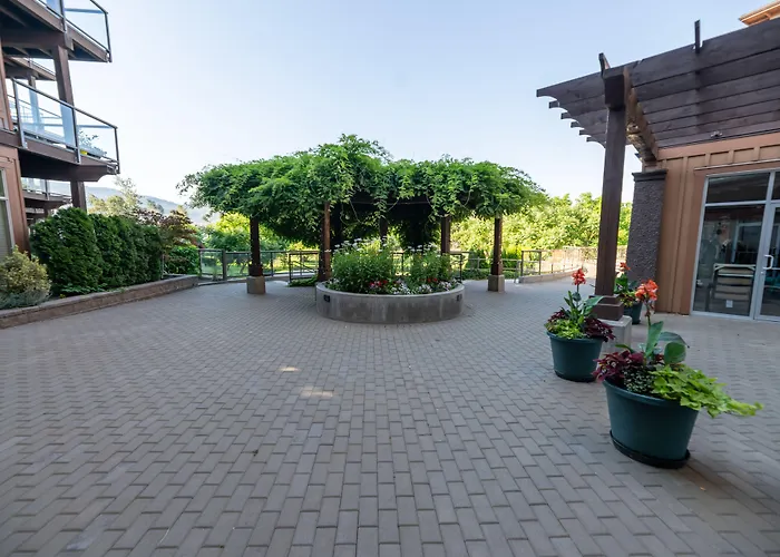 The Cove Lakeside Resort